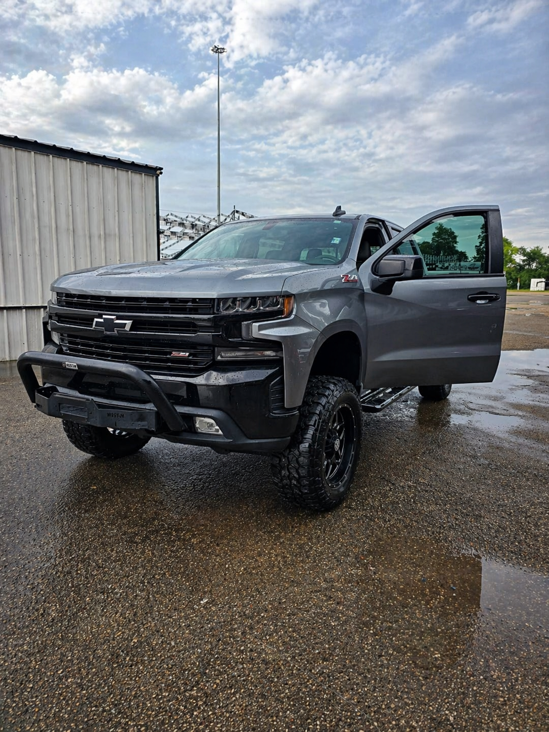 2020 Chevrolet Silverado RST detail photo